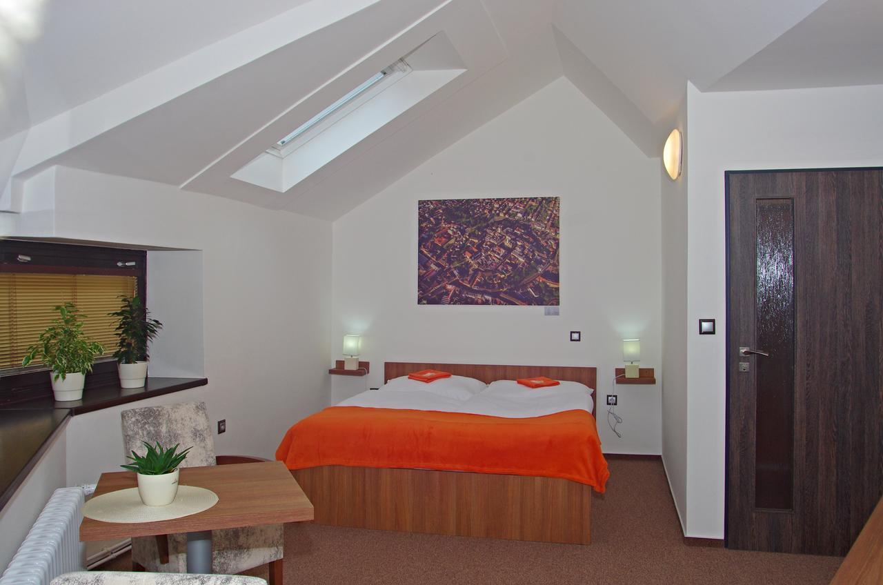Hotel Pod Radnici Šumperk Buitenkant foto