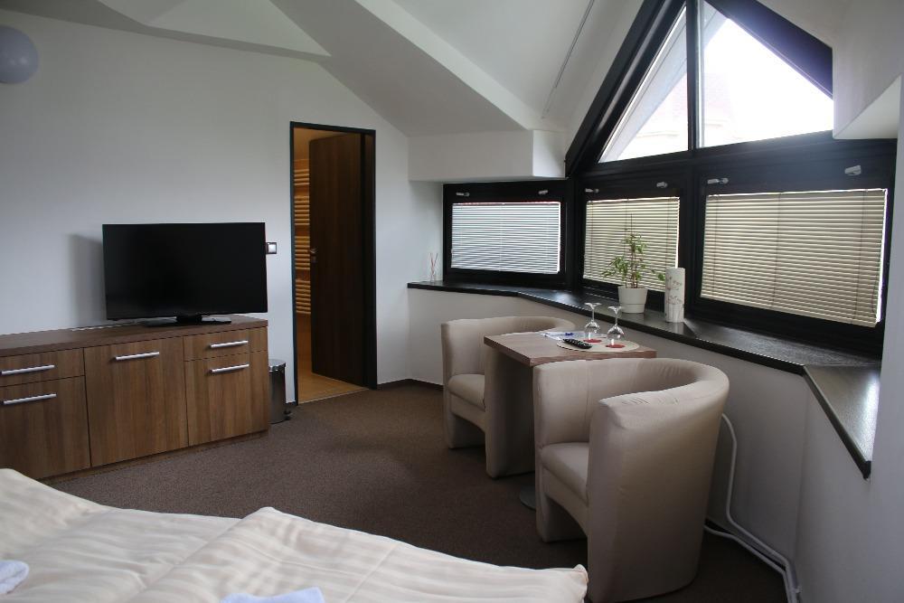 Hotel Pod Radnici Šumperk Buitenkant foto